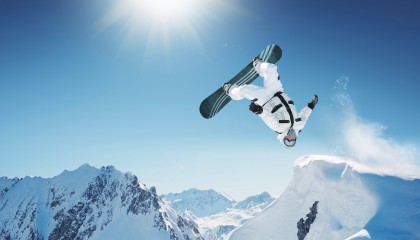 开云电竞平台-户外攀岩锦标赛：与自然对话的挑战，户外运动攀岩项目详细介绍